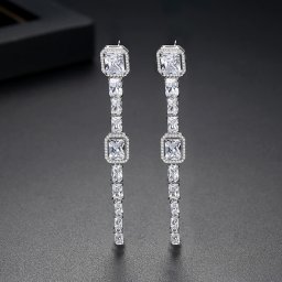 ピアス 両耳用 キュービックジルコニア ホワイト 真鍮 シルバー スタッド 揺れる ゆれる ロング エレガント 大きめ 大ぶり おしゃれ きれいめ e18071027