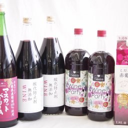 大容量ボトル6本セット(ワインパーティー 赤ワイン やや辛口 山梨県産葡萄100％ マスカットベーリーAライトボディ 赤ワイン 酸化防止剤無添加 赤ワイン やや辛口 こだわりの赤葡萄酒 赤ワイン やや辛口) 1500ml×2本 1800ml×4本