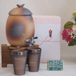 父の日 贈り物セット 信楽焼・明山窯焼酎サーバーセット 火色金小紋2200cc(滋賀県)+萬古焼・備前金彩焼酎ペアカップ(三重県)父の日カード付