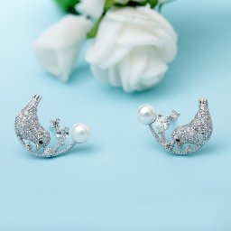 ピアス 両耳用 キュービックジルコニア 真鍮 ホワイト グリーン ピンク シルバー スタッド メレ 可愛い かわいい モチーフ 鳥 イミテーションパール パヴェ e16072311