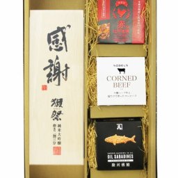 ★ 送料無料 ★  獺祭 ( だっさい )  純米大吟醸 磨き二割三分「感謝」専用木箱付き 300ml + 缶詰おつまみ3種セット【 8974 】【 日本酒・おつまみセット 】【 ハロウィン 贈り物 ギフト プレゼント 誕生日 結婚のお祝い 】