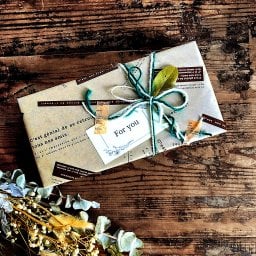 送料無料 和紅茶 ギフト紅茶 ギフトセット 贈り物 おしゃれなラッピング 缶入り 国産紅茶 茶葉 リーフ 缶ギフト 鹿児島県 知覧 滋賀県 土山 リーフティー ティーポットで淹れる紅茶 美味しい紅茶 ドメスティックティー ラッピング プレゼント 御歳暮 御中元 御祝 