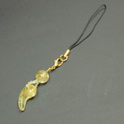 【開運ギフト】 高級感あふれる天然石勾玉［金針の存在感が凄い］タイチンルチル ルチルクォーツ お守りチャーム ストラップ付 縁起物 お財布 小銭入れ ブレスレット 特別な 京海堂 OMr6 事業成功祈願 仕事運 特別な一点物