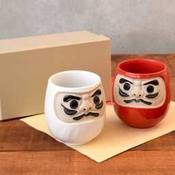 湯呑みペアギフト 紅白だるま 縁起物 美濃焼  湯呑み 湯飲み ゆのみ 湯のみ コップ カップ 茶器 食器 ドリンクウェア プレゼント ギフト 結婚祝い 