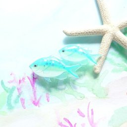 デバスズメダイ　ブローチ　スズメダイ　海の生き物　熱帯魚　魚　かわいい　おしゃれ　キラキラ　ハンドメイド　レディース　留め具　魚のブローチ　アクセサリー