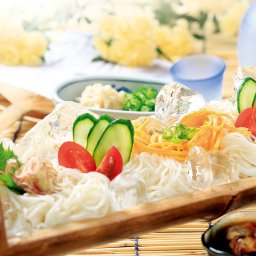 ド・ロさまそうめん・めんつゆ詰合せ〔素麺（300g×6袋）、めんつゆ（200ml×2本）〕