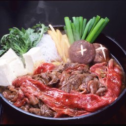 松阪牛すき焼き 肩肉 モモ肉 300g 牛脂付き 国産 和牛 すき焼き用 牛肉 冷凍 ブランド牛 お祝い すき焼き肉 株式会社まるよし 三重県
