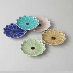 デイジー五色銘々皿揃 陶器 瀬戸焼 やきものの里から、暮らしを贈ります。　ギフト 食器 セット テーブルウェア