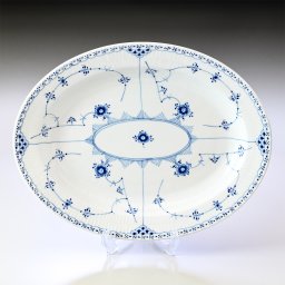 ロイヤルコペンハーゲン ブルーフルーテッド ハーフレース オーバルディッシュ 36.5cm 1102375(1017212) 【スペシャルラッピング660円(別売り)】 北欧食器 洋食器 送別会 誕生日 お中元 還暦祝い 結婚祝い 結婚式 高級 父の日 母の日 即日発送 ホワイトデー