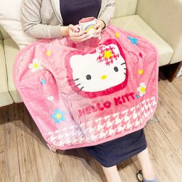 サンリオ ハローキティ ブランケット（ボタン付き） ひざ掛け ウィンター ピンク