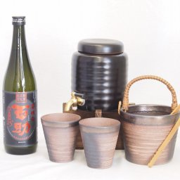 本格焼酎サーバー1000cc(18cm×24cm 1kg)萬古焼ペアカップ氷入れ竹トングセット井上酒造 本格麦焼酎 精白百助 (大分県) 720ml×1本