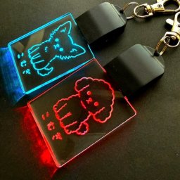 名入れ♪【絵柄４６種類】光るお散歩キーホルダー　　オーダー 犬 猫 うちの子 オリジナル 充電 プレゼント ギフト ライト 電気 夜 目立つ 大きい 名前札 ネームプレート 可愛い オシャレ チワワ トイプードル ダックス ピンシャー ジャックラッセルテリア ヨークシャーテリア 柴犬 ポメラニアン ピンシャー パグ フレンチブルドッグ ゴールデンレトリバー マルチーズ シェルティ コーギー 