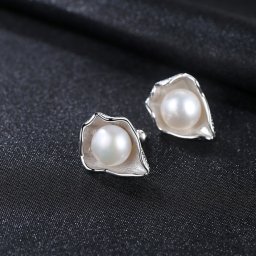 ピアス 両耳用 淡水パール シルバー925 ホワイト グレー シルバー スタッド 中粒 シンプル 上品 大人 おしゃれ 可愛い かわいい モチーフ シェル pe0131