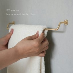 KT brass towel holder M[タオルホルダー 真鍮 ゴールド おしゃれ インテリア 洗面所 洗面台 トイレ 自宅 カフェ レストラン 結婚式場 ホテル お手洗い 取り合付け フェイスタオル 壁面 設置]
