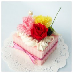 プリザーブドフラワーいちごケーキ ケース 誕生日、母の日、父の日、敬老の日、退職、歓迎、 結婚祝、 開店祝い、入学、卒業などのオシャレなお祝いやギフトに、可愛いインテリアに。