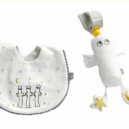 名入れ 刺繍 ネーム お名前 ベビースタイ ベビートイ ベビーおもちゃ ムーミン ニョロニョロ 中綿入り 出産お祝い ベビーギフトセット 御祝 贈り物 プレゼント 涎掛け ビブ ぶるぶる ベビー 新生児 赤ちゃん 男の子 女の子