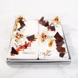 shirokane sweets TOKYO クリスマス スクエアスイーツ贈答用ギフトボックス　4種ホワイトスイーツアソート（ショート（イチゴ）、ショート（オレンジ）、ドゥーブルフロマージュ、ムースフロマージュ）クリスマススタイル