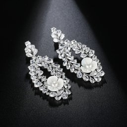ピアス 両耳用 キュービックジルコニア 真鍮 ホワイト シルバー スタッド 揺れる ゆれる ぶら下がり ロング 大きめ 大ぶり きれいめ イミテーションパール e17060517