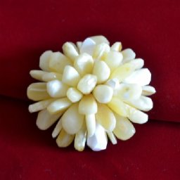 【送料無料】バルト海東岸のリトアニア産、天然琥珀のブローチ。 ハンドメイド、手作りの逸品です。☆琥珀（コハク）ブローチ☆【ネックレス/ブレスレット/ピアス/売れ筋/宝石箱/ブローチ 】