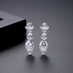 ピアス 両耳用 キュービックジルコニア ホワイト 真鍮 シルバー スタッド 揺れる ゆれる ぶら下がり 上品 エレガント おしゃれ e20112013