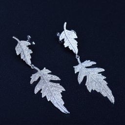 ピアス 両耳用 キュービックジルコニア ホワイト 真鍮 シルバー スタッド 揺れる ゆれる ぶら下がり 大きめ 大ぶり きれいめ モチーフ リーフ 葉 e16110114