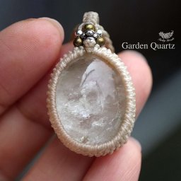 【天然石】【ハンドメイド】白い霧と光★ホワイトガーデンクォーツ マクラメネックレス1641【ハンドメイネックレス】【カジュアル】【フォーマル】【レディース】【タイ・ランタ島】【厳選した特別な天然石】【マクラメ編み】