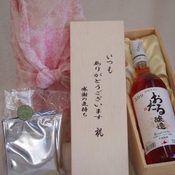贈り物いつもありがとう木箱と珈琲ドリップセット挽き立て珈琲(ドリップパック5パック)日本産キャンベルアーリ使用おたる醸造ロゼワインやや甘口 (北海道) 720ml