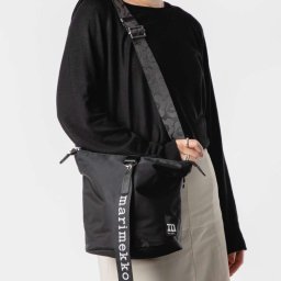 マリメッコ Marimekko 091923 ショルダーバッグ Carry All Solid bag レディース バッグ キャリー オール ウニッコ クロスボディ ロゴ ナイロン お出かけ 旅行 カジュアル おしゃれ ギフト プレゼント ブラック