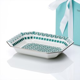 Tiffany ティファニー T トゥルー ラージ ヴィド ポシェ 縁にプラチナのハンドペイント 名入れ彫刻代込み 名入れ ギフト プレゼント 誕生日 記念日 受賞 お祝い 名前 刻印 法人記念品 正規品 紙袋付 小物入れ アクセサリー トレー 鍵 マルチトレイ 灰皿