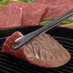 赤城山麓牛 モモステーキ 300g （100g×3枚） 群馬県産 国産 牛肉 ステーキ肉 もも肉 赤身肉 黒毛和種 交雑牛 高級 ギフト 贈り物 プレゼント お中元 お歳暮 御祝 内祝 熨斗 のし対応 お取り寄せ グルメ 冷凍