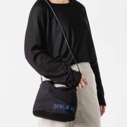 エムエム6 MM6 SB6WD0026 P6694 ショルダーバッグ Japanese Crossbody Bag レディース バッグ ジャパニーズ クロスボディ ミニバッグ ナンバーロゴ コットン カジュアル プレゼント ギフト 鞄 メゾン マルジェラ Maison Margiela ブラック