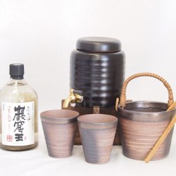 本格焼酎サーバー1000cc(18cm×24cm 1kg)萬古焼ペアカップ氷入れ竹トングセット本格米焼酎 洞窟かめ貯蔵巌窟王 (宮崎県) 720ml×1本