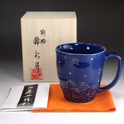 【有田焼 陶芸家 藤井錦彩作】瑠璃釉金彩千鳥絵マグカップ 文字入れ可能な木箱入り（御祝い・父の日・母の日・定年退職・ギフト・敬老の日）
