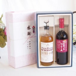 感謝の贈り物ボックス 地ウイスキーサンピースと国産ワインセット(山梨県産葡萄100％使用 マスカットベーリーA赤ワイン ライトボディ(山梨県)720ml宮崎本店サンピースウイスキー25度(鹿児島県)720ml