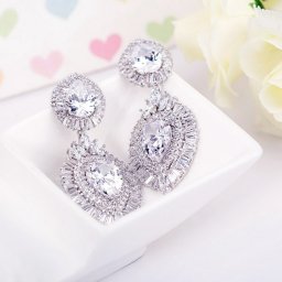 ピアス 両耳用 キュービックジルコニア ホワイト 真鍮 シルバー スタッド 揺れる ゆれる ぶら下がり 上品 エレガント 大人 おしゃれ きれいめ e15110604