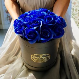 【ロイヤルブルー レザーフラワーボックス】「サヴォンローズ」 花束 ブーケ バラの花束 薔薇の花束 花ギフト フラワーギフト フラワーボックス プロポーズ サプライズ ソープフラワー シャボンフラワー 石鹸フラワー 石鹸の花 石鹸のバラ 枯れない花 インテリア 母の日 父の日 敬老の日 クリスマス バレンタイン ホワイトデー 誕生日 入学 卒業 就職 結婚祝い 結婚記念日 退職祝い 記念日 