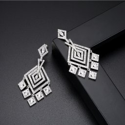 ピアス 両耳用 キュービックジルコニア ホワイト 真鍮 シルバー スタッド 揺れる ゆれる 上品 エレガント 大人 大きめ 大ぶり おしゃれ きれいめ e17101901