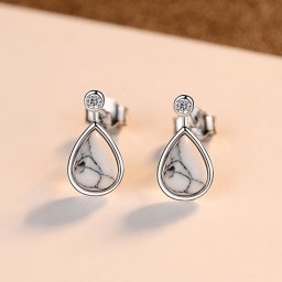 ピアス 両耳用 人工ターコイズ シルバー925 ホワイト シルバー スタッド ペア ドロップ 大粒 埋め込み 覆輪留め メレ ぶら下がり 大人 マーブル ce0248