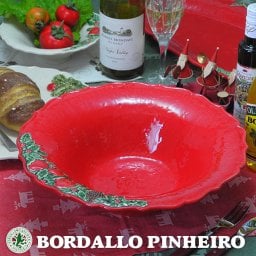 ボルダロ ピニェイロ社 34cm クリスマス ガーランド ボウル 大鉢 赤 ヨーロッパ ポルトガル製 リスボン 陶磁器 食洗器 電子レンジ対応 ハンドメイド 食器 ギフト プレゼントに 高級 洋食器 ブランド BORDALLO 大鉢 おしゃれ クリスマス pbr-0266na