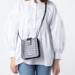 アーペーセー A.P.C. PXBLJ F61595 ショルダーバッグ レディース バック ポシェット レザー 肩掛け ロゴ プレゼント 本革 シンプル 誕生日 オシャレ ギフト 斜め掛け ブラック