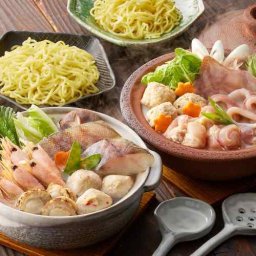北海道 産 鶏白湯鍋 海鮮ちゃんこ鍋 食べ比べ セット 2種 本格 鍋 具材 冷凍 お取り寄せ グルメ 贅沢 少人数 1-2人前 簡単調理 〆まで ご当地 ギフト