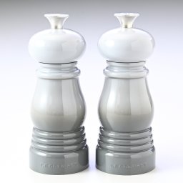 ルクルーゼ ミニ ソルト&ペッパーミルセット 12.5cm Le Creuset ル・クルーゼ ミストグレー 96002500541000 洋食器 送別会 誕生日 お中元 結婚祝い 結婚式 高級 父の日 母の日【スペシャルラッピング660円(別売り)】 ホワイトデー