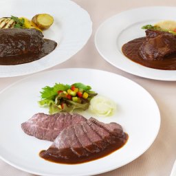 伊藤グリル 黒毛和牛ローストビーフ＆洋食グルメセット 送料無料 内祝い 肉 お返し お肉 敬老の日 誕生日 お祝い 結婚祝い 熨斗対応可