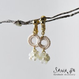 【SAWA サワ】編み リング × マザーオブパール イヤリング (P-82)レディース アクセサリー ピアス 両耳用 ビーズ ナチュラル シンプル ハンドメイド 手作り 作家 プチギフト おしゃれ コーディネート 人気 クリスマス 母の日 ギフト プレゼント