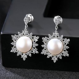ピアス 両耳用 キュービックジルコニア 淡水パール シルバー925 ホワイト シルバー スタッド 中粒 上品 大人 大きめ 大ぶり モチーフ フラワー 花 pe0154