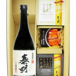 ★ 送料無料 ★ 特蒸泰明 ( とくじょうたいめい ) 720ml + クリームチーズ2種 + めんたい豚角煮セット【 8338 】【 麦焼酎・おつまみセット 】【 ハロウィン 贈り物 ギフト プレゼント 誕生日 結婚のお祝い 】