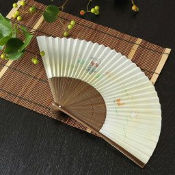 ３００年の伝統を受け継いだ近江扇子 お地蔵さん