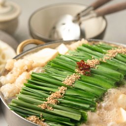 【公式】【100年続くもつ鍋一藤】味噌味（２〜３人前）（送料無料・お取り寄せ・お歳暮・お中元・ギフト・贈り物）