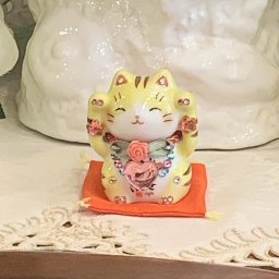 【猫好きな方へ】ラインストーンのデコレーションがかわいい！彩絵福招き猫：トラ【金運アップ】猫 ねこ cat キャット デコレーション 置物 風水 まねきねこ ピンク ラインストーン キラキラ 商売繁盛 開店祝い 合格祈願 御祝 内祝 縁起物 誕生日 記念日 母の日 お祝い 贈り物 プレゼント ギフト 可愛い かわいい
