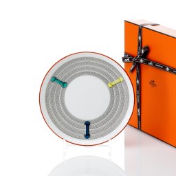 HERMES エルメスデザートプレート 21cm ＜トレサージュ・エケストル＞ 名入れ彫刻代込み 名入れ 名前 彫刻 刻印 ギフト プレゼント 誕生日 記念日 店名 開店祝 内祝 記念品 法人記念品 受賞 退職 皿 結婚祝 還暦 新築祝 引越祝 インテリア